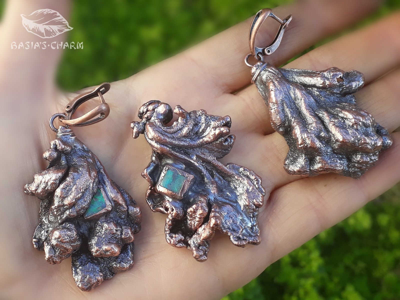 Highly Unusual Floral Set with Genuine Precious Opals