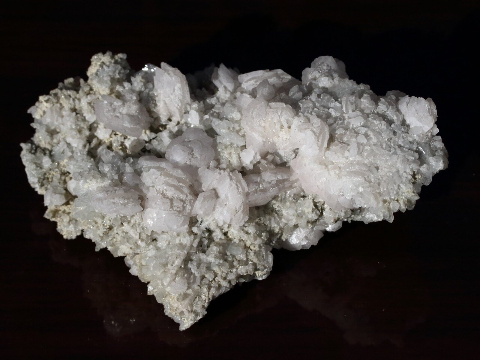 Calcite crystals on Quartz - Image 3