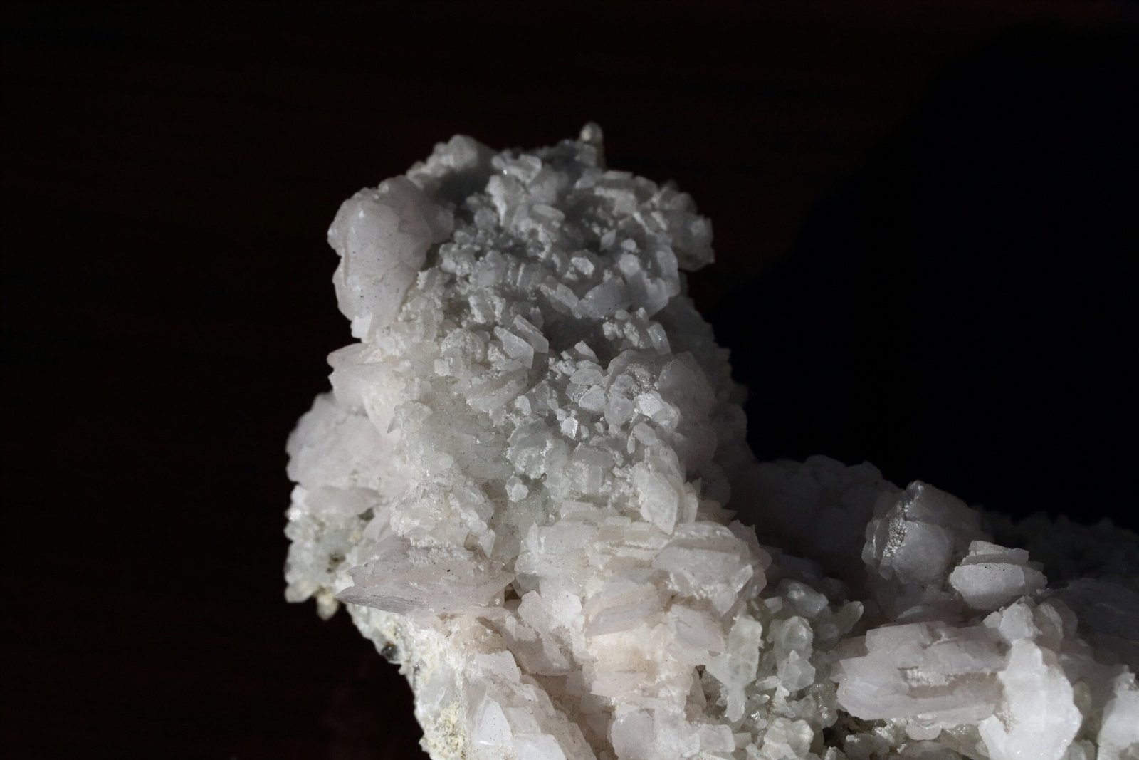 Calcite crystals on Quartz - Image 6