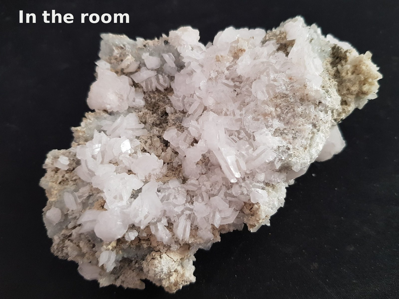 Calcite crystals on Quartz - Image 9