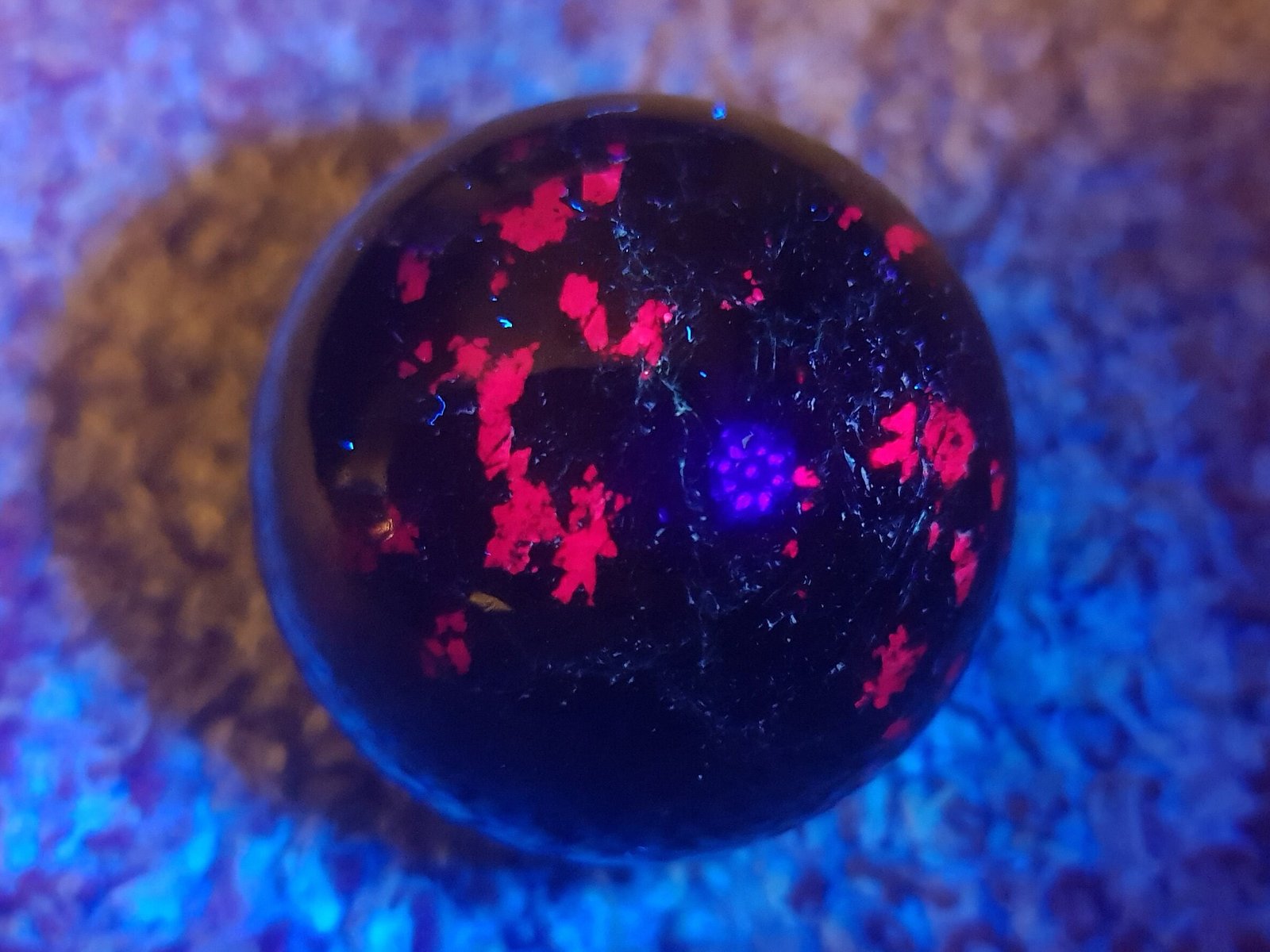 Corundum in amphibolite - Image 2