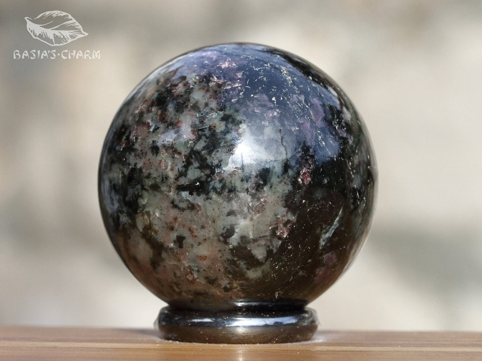 Corundum in amphibolite - Image 3