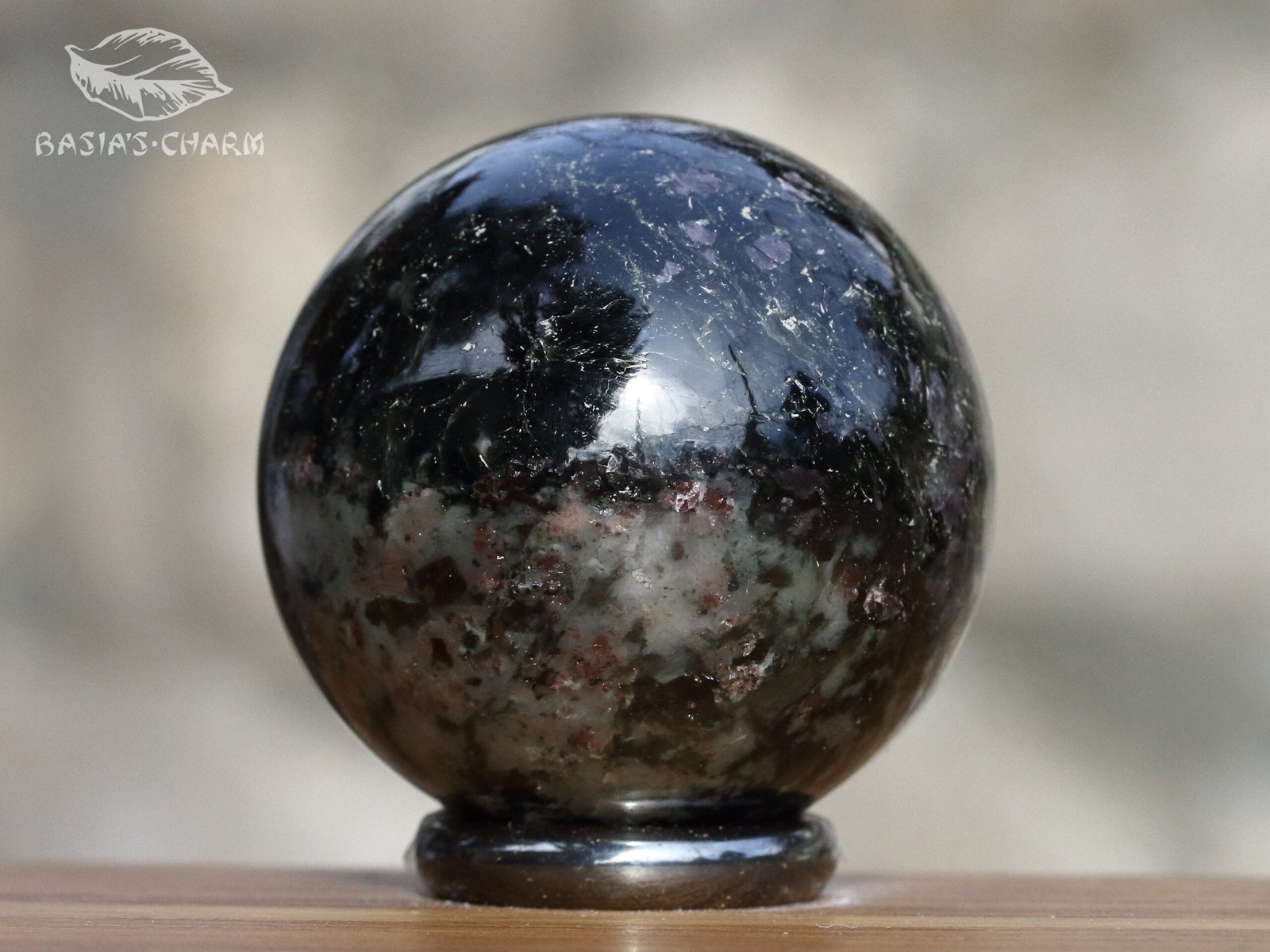 Corundum in amphibolite - Image 4