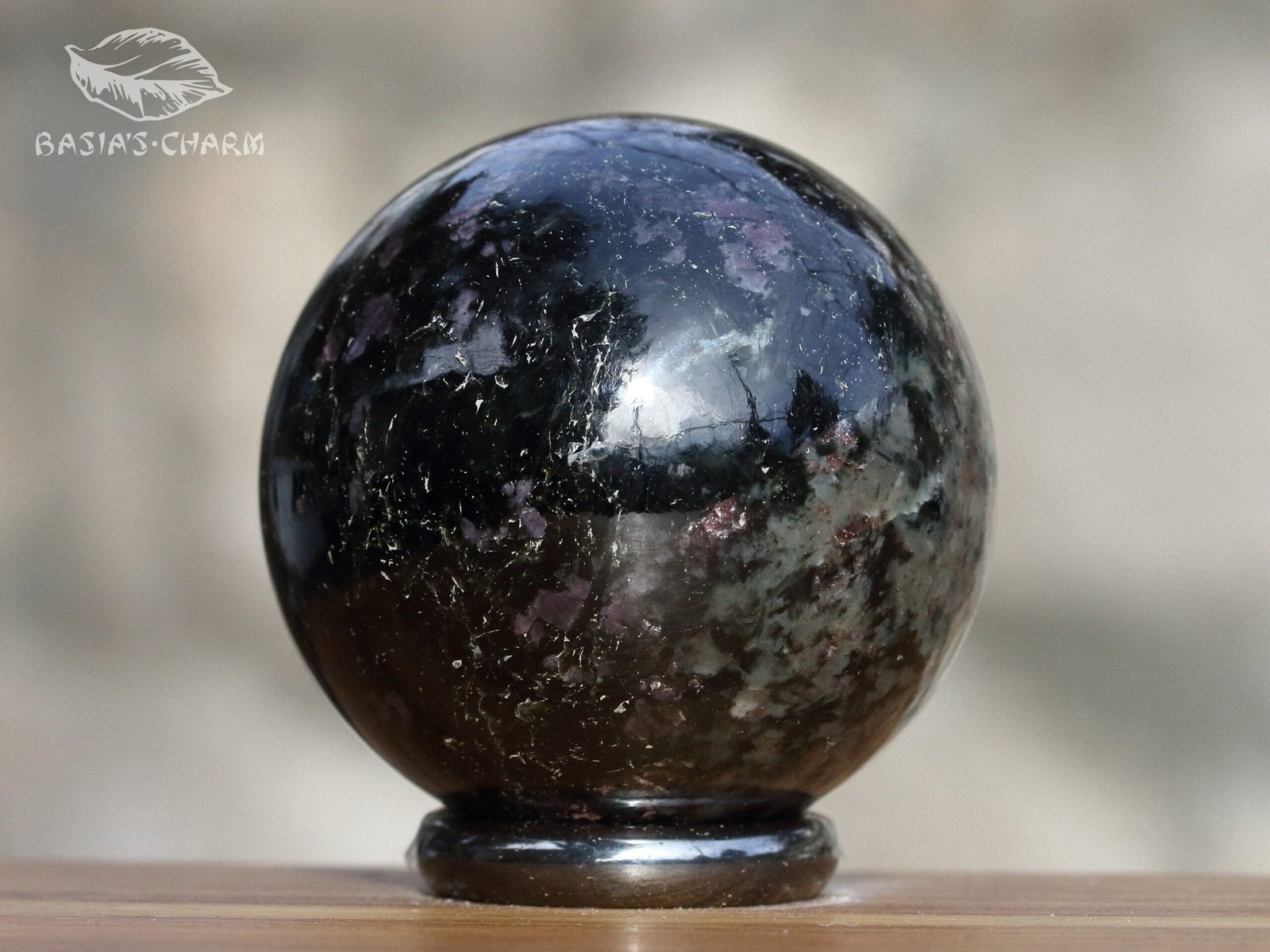 Corundum in amphibolite - Image 6