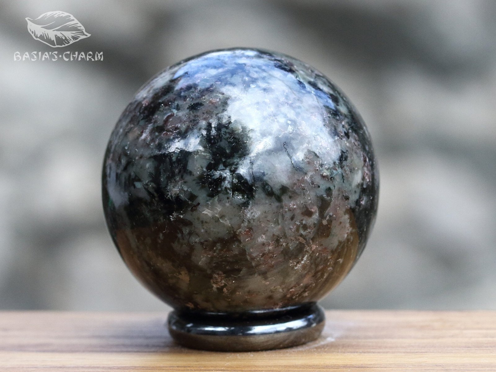 Corundum in amphibolite - Image 7