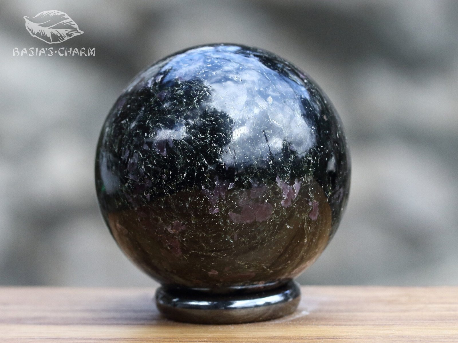 Corundum in amphibolite - Image 8