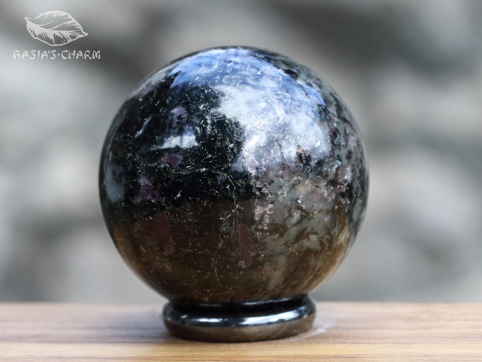 Corundum in amphibolite - Image 9