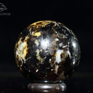 Arfvedsonite, eudialyte and astrophyllite