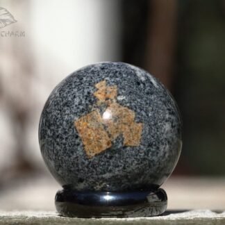 Narsarsukite in fenite