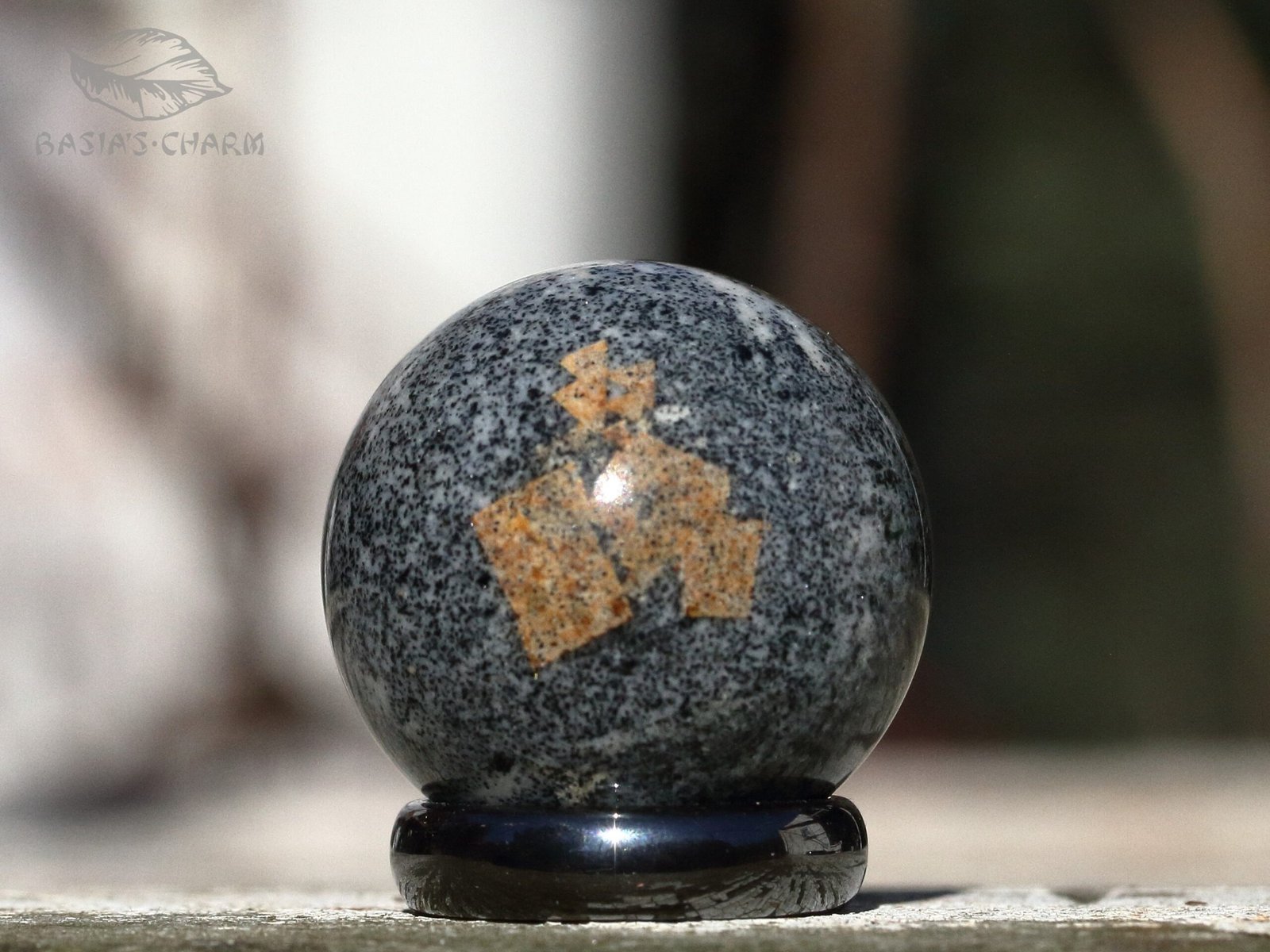 Narsarsukite in fenite