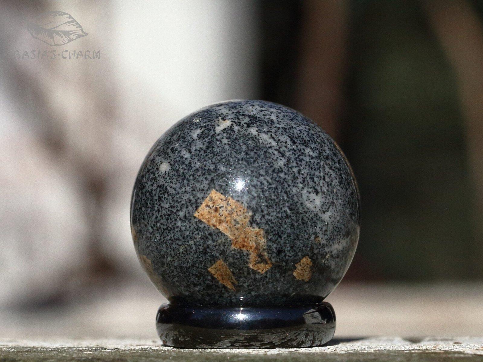 Narsarsukite in fenite - Image 6