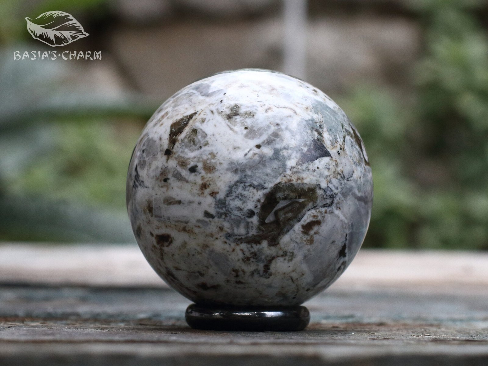 Aegirine with lorenzenite inclusion - Image 7