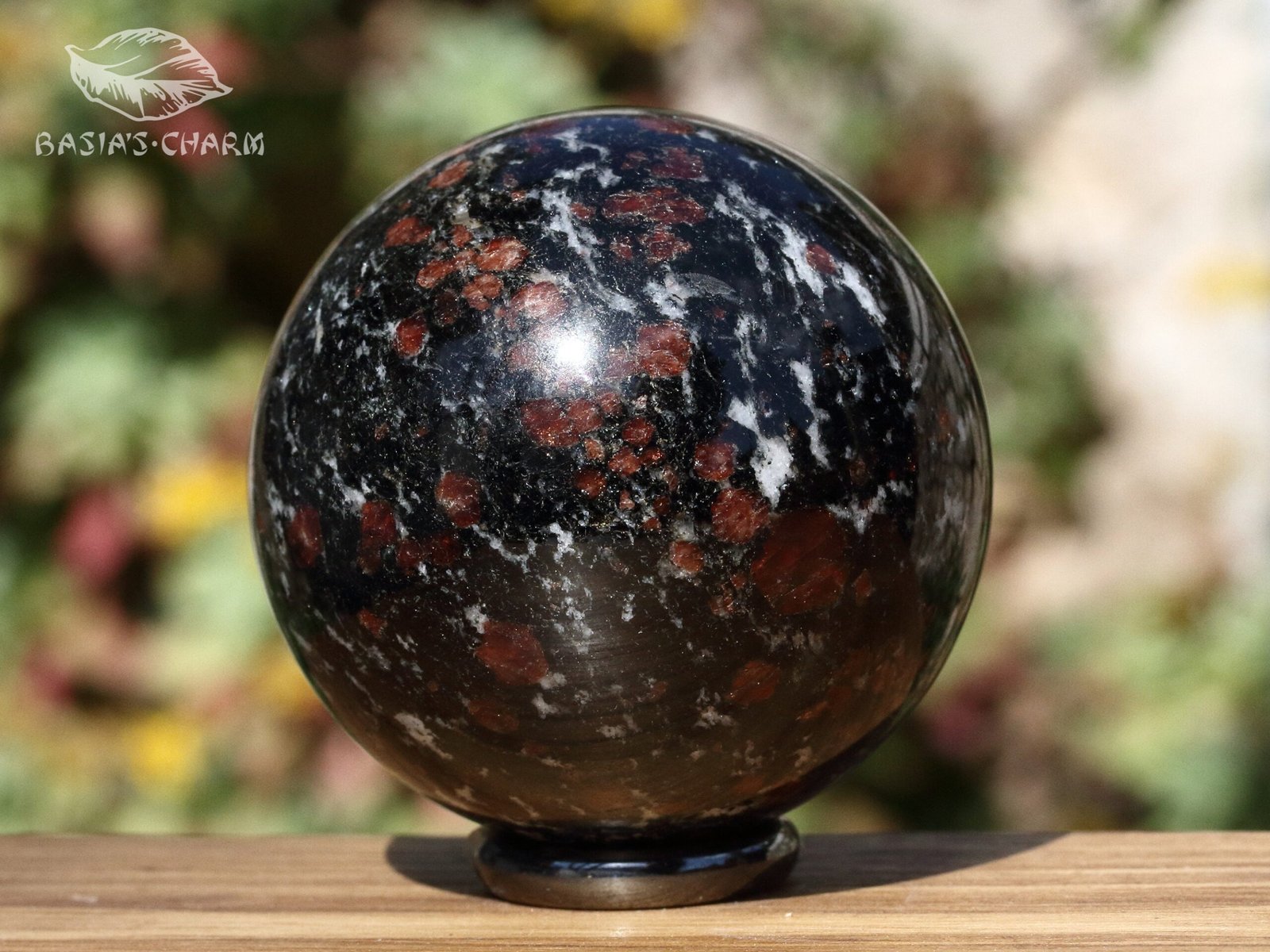 Almandine garnet in amphibolite - Image 5