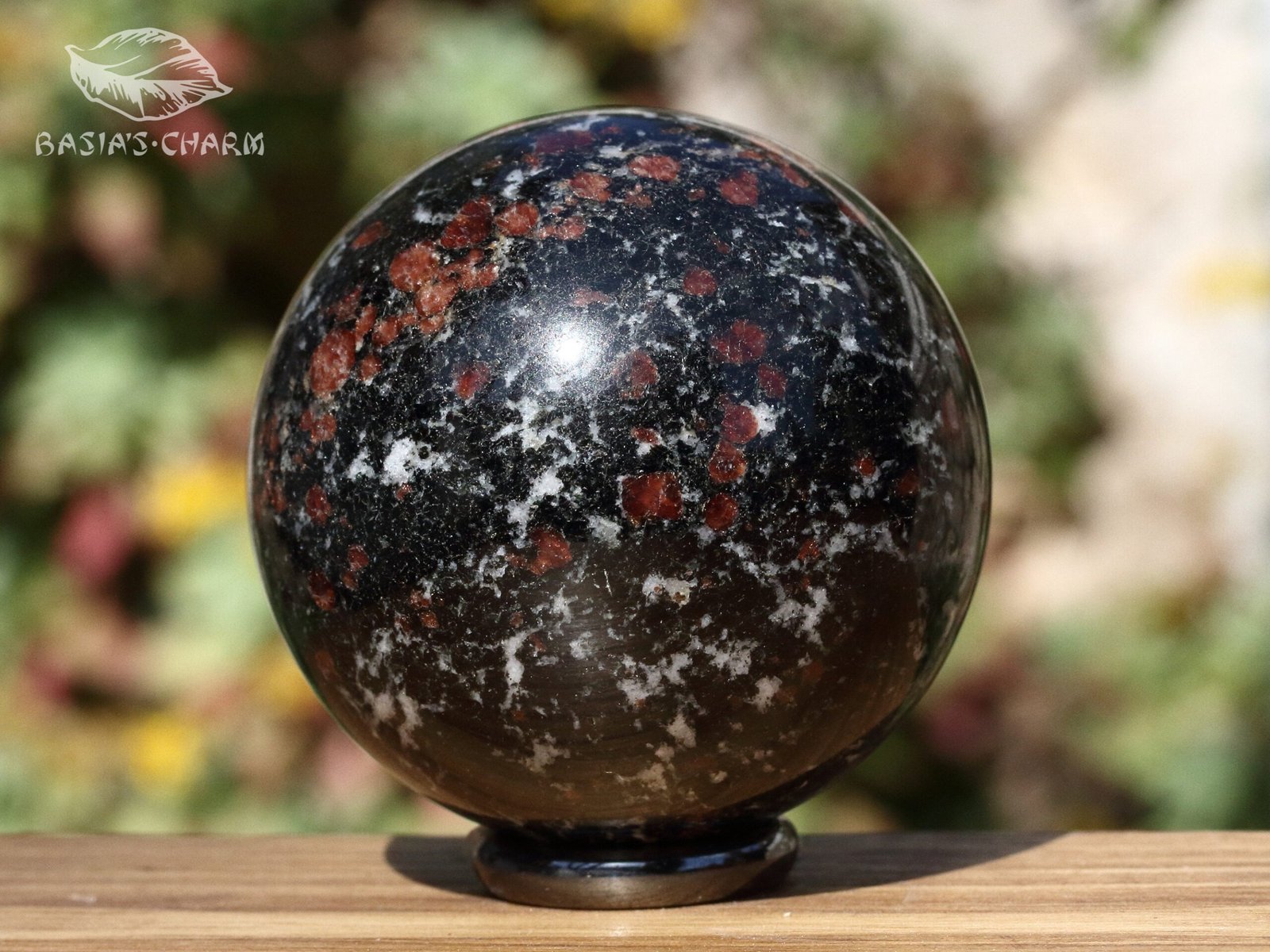 Almandine garnet in amphibolite - Image 6