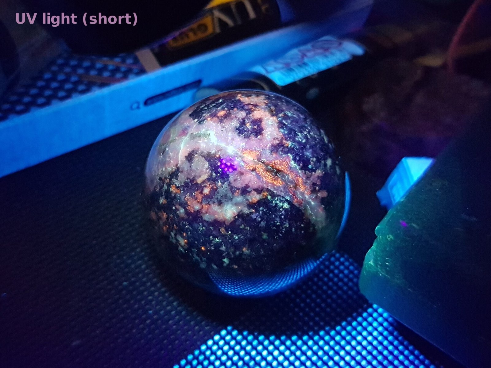 Lazurite with fluorescent sodalite - Image 3