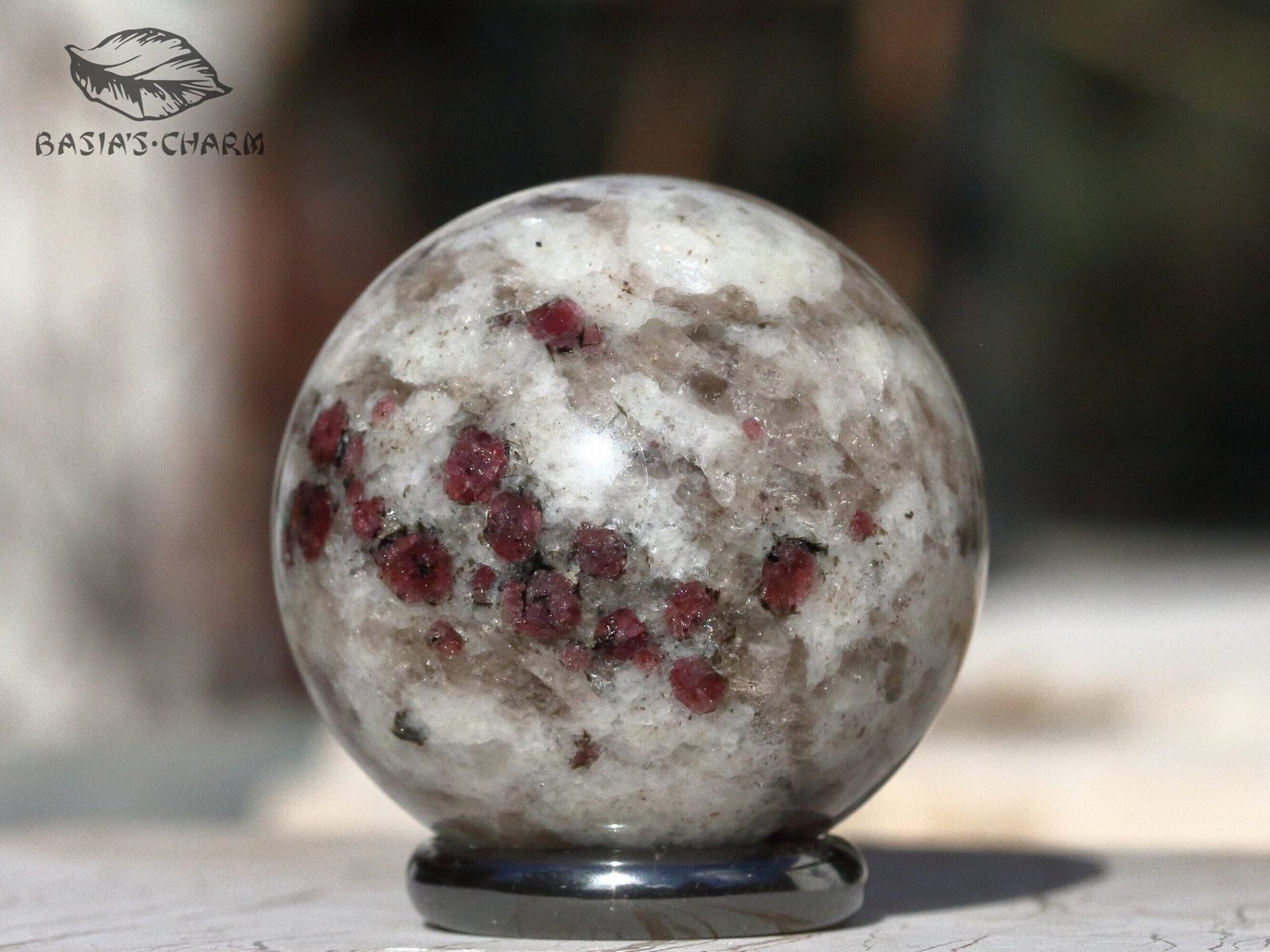 Almandine in quartz