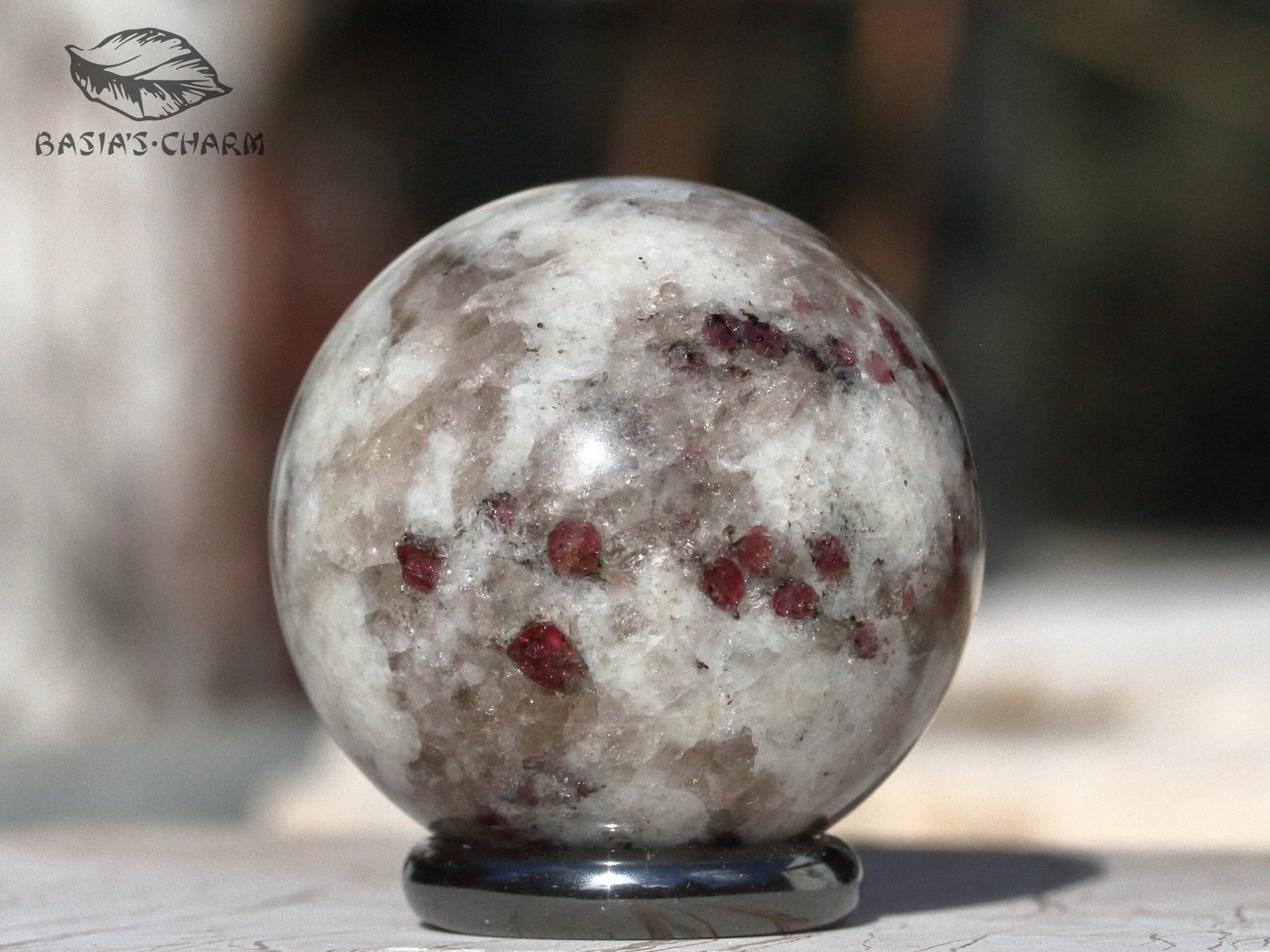 Almandine in quartz - Image 2