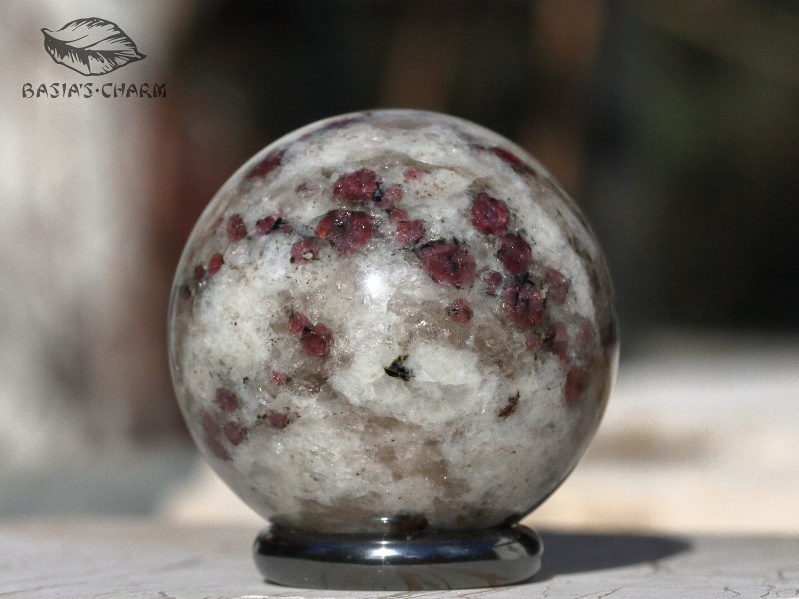 Almandine in quartz - Image 3