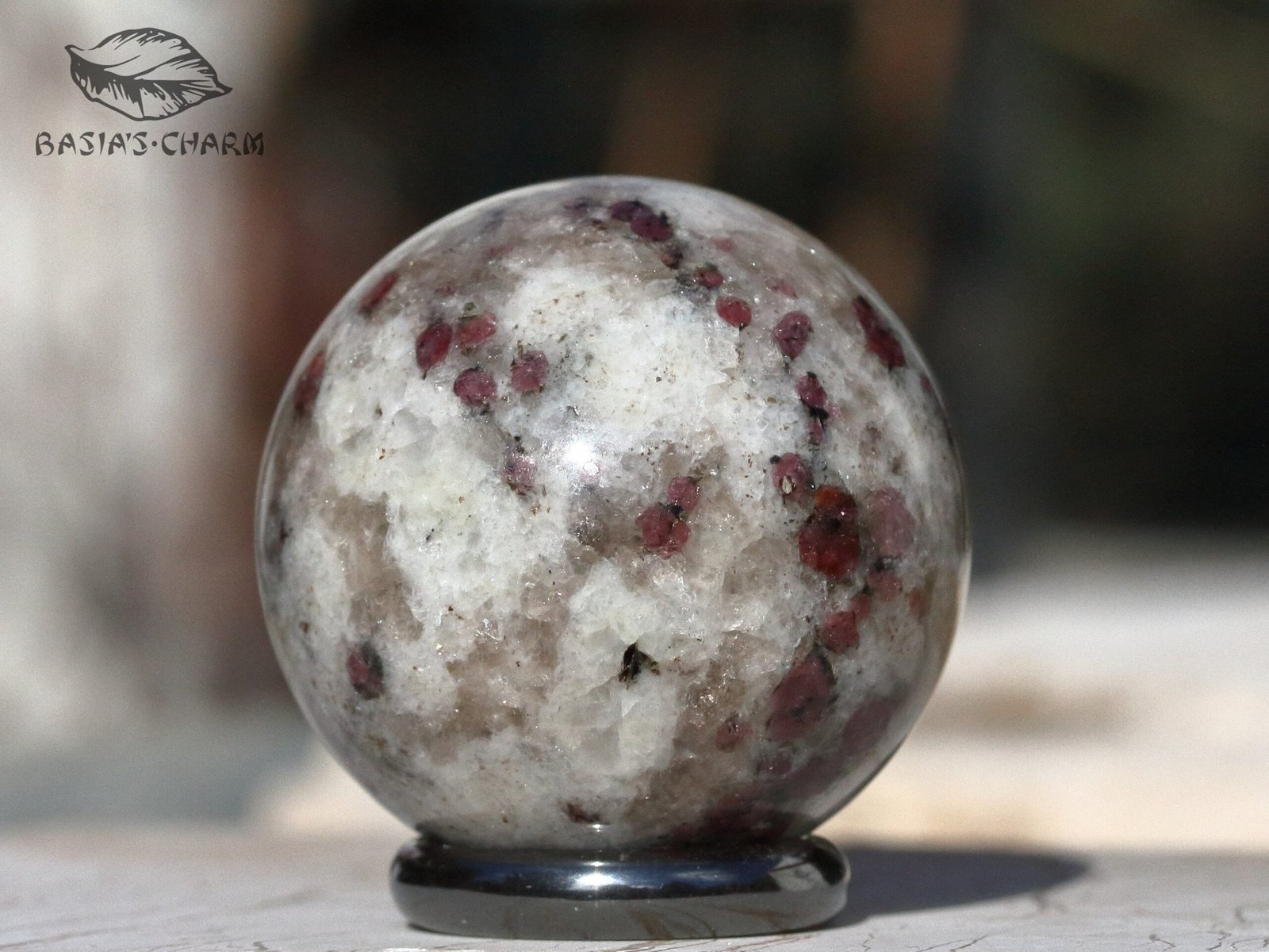 Almandine in quartz - Image 8
