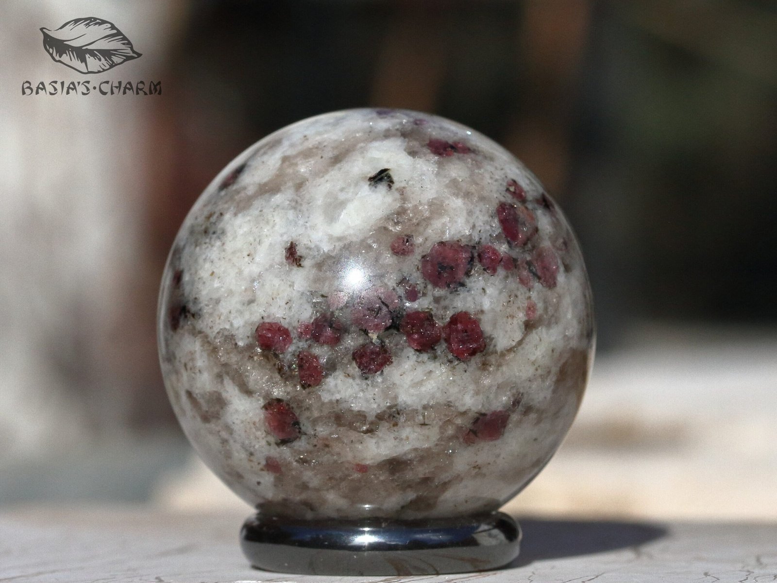 Almandine in quartz - Image 9