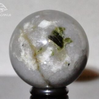 Green transparent muscovite in quartz