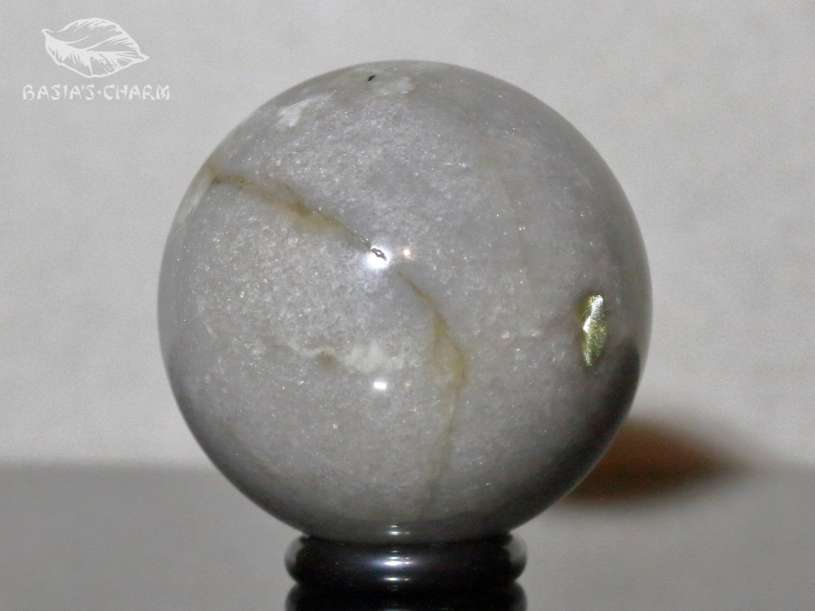 Green transparent muscovite in quartz - Image 5