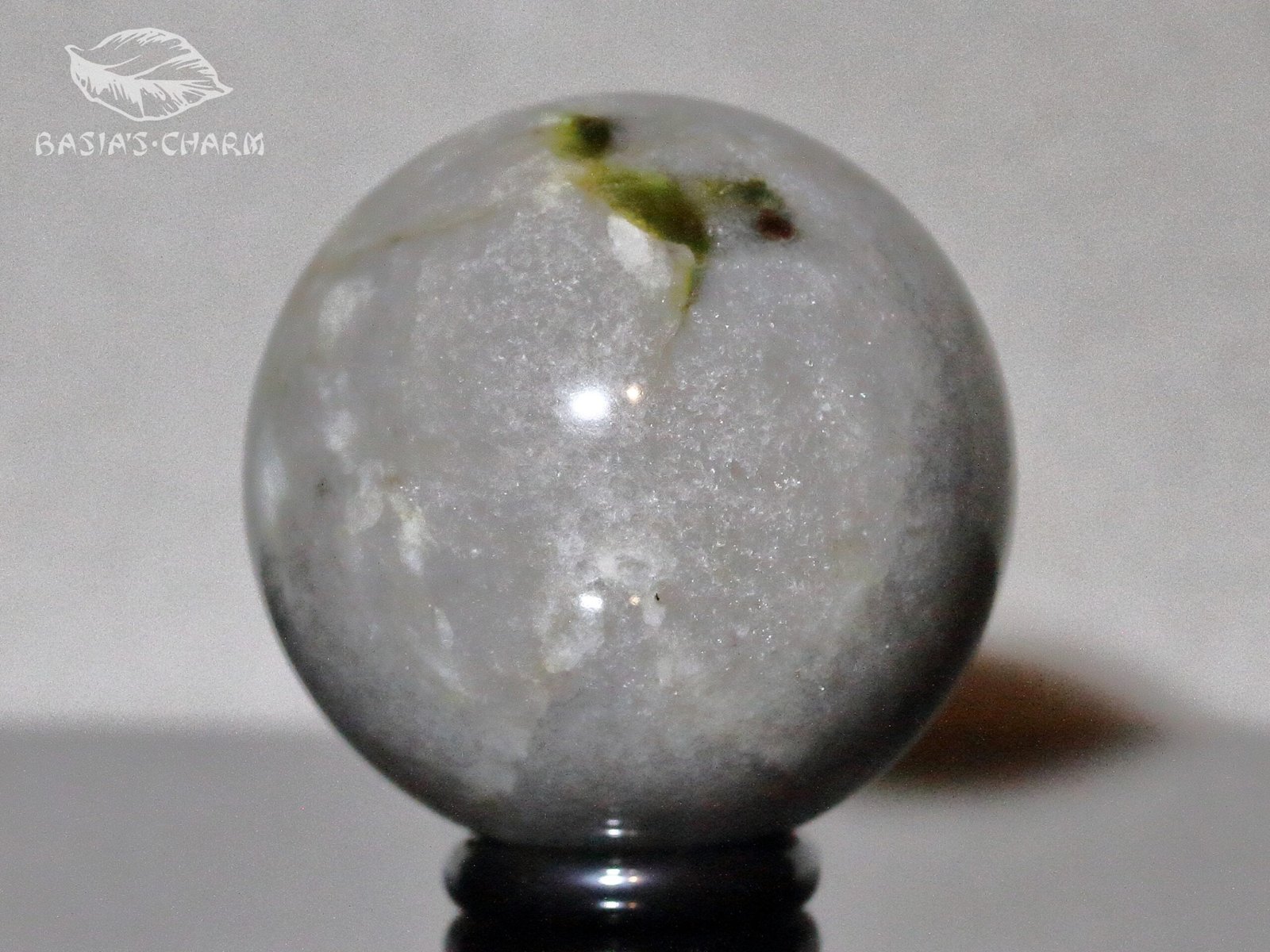 Green transparent muscovite in quartz - Image 6