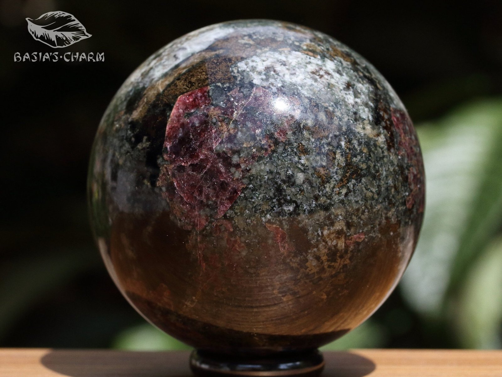 Rare rastsvetaevite eudialyte