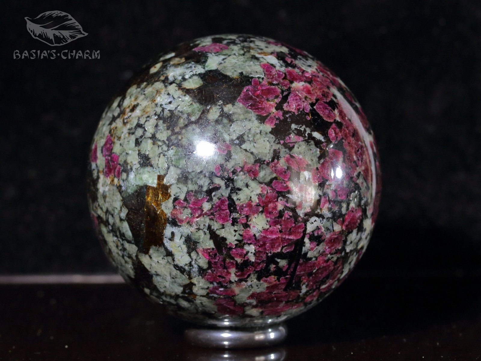 Eudialyte and lamprophyllite - Image 5