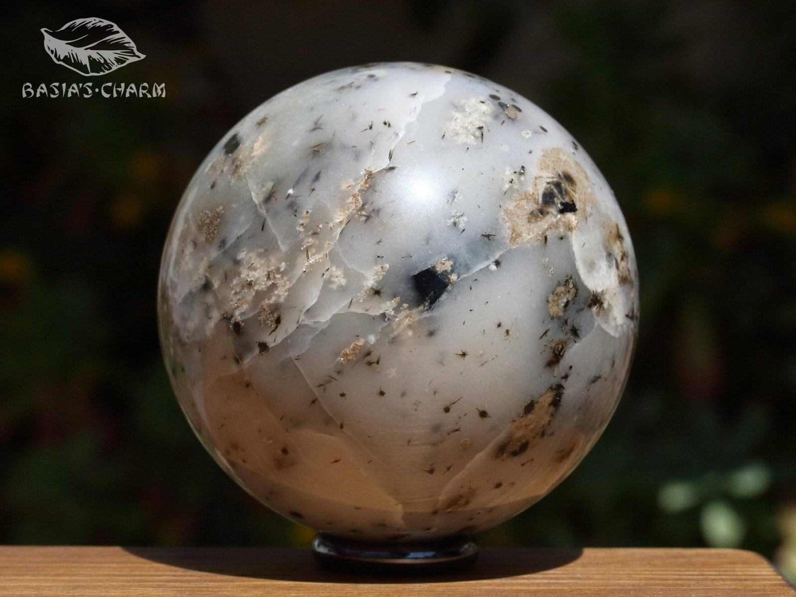 Aegirine and natrolite in albite