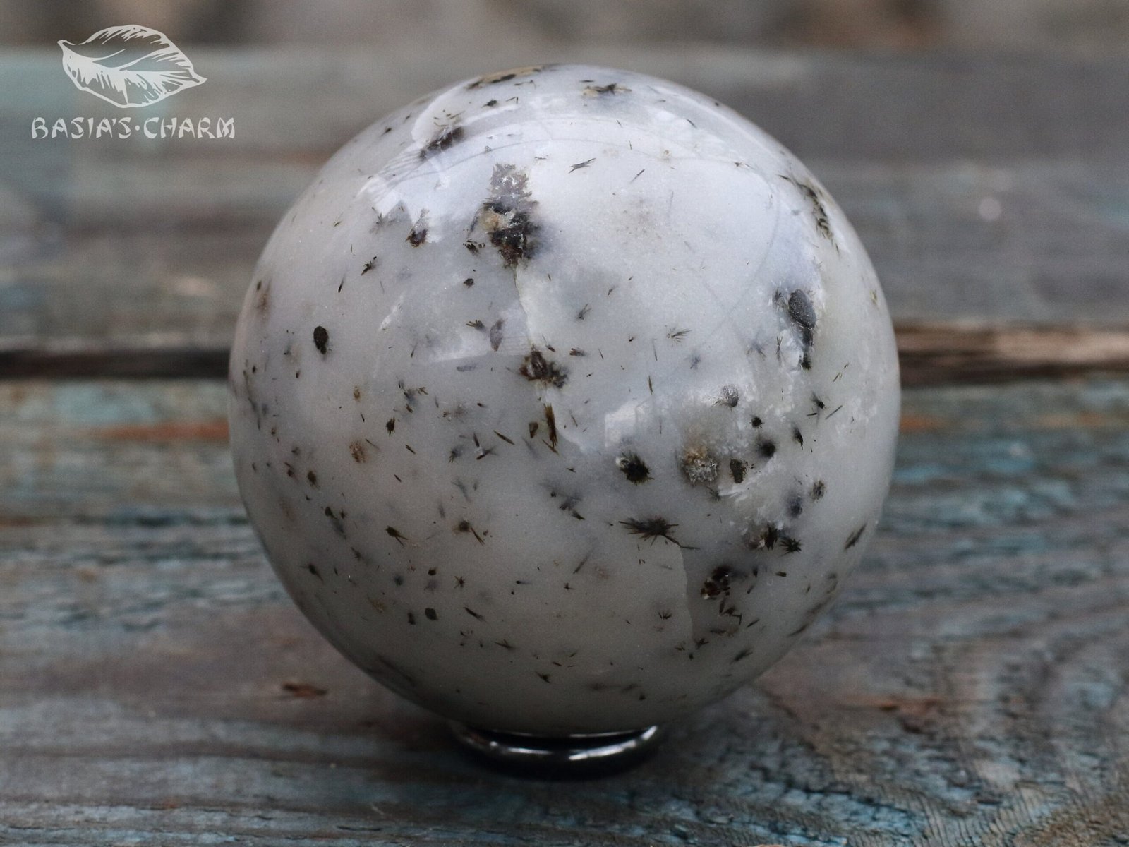 Aegirine and natrolite in albite - Image 9