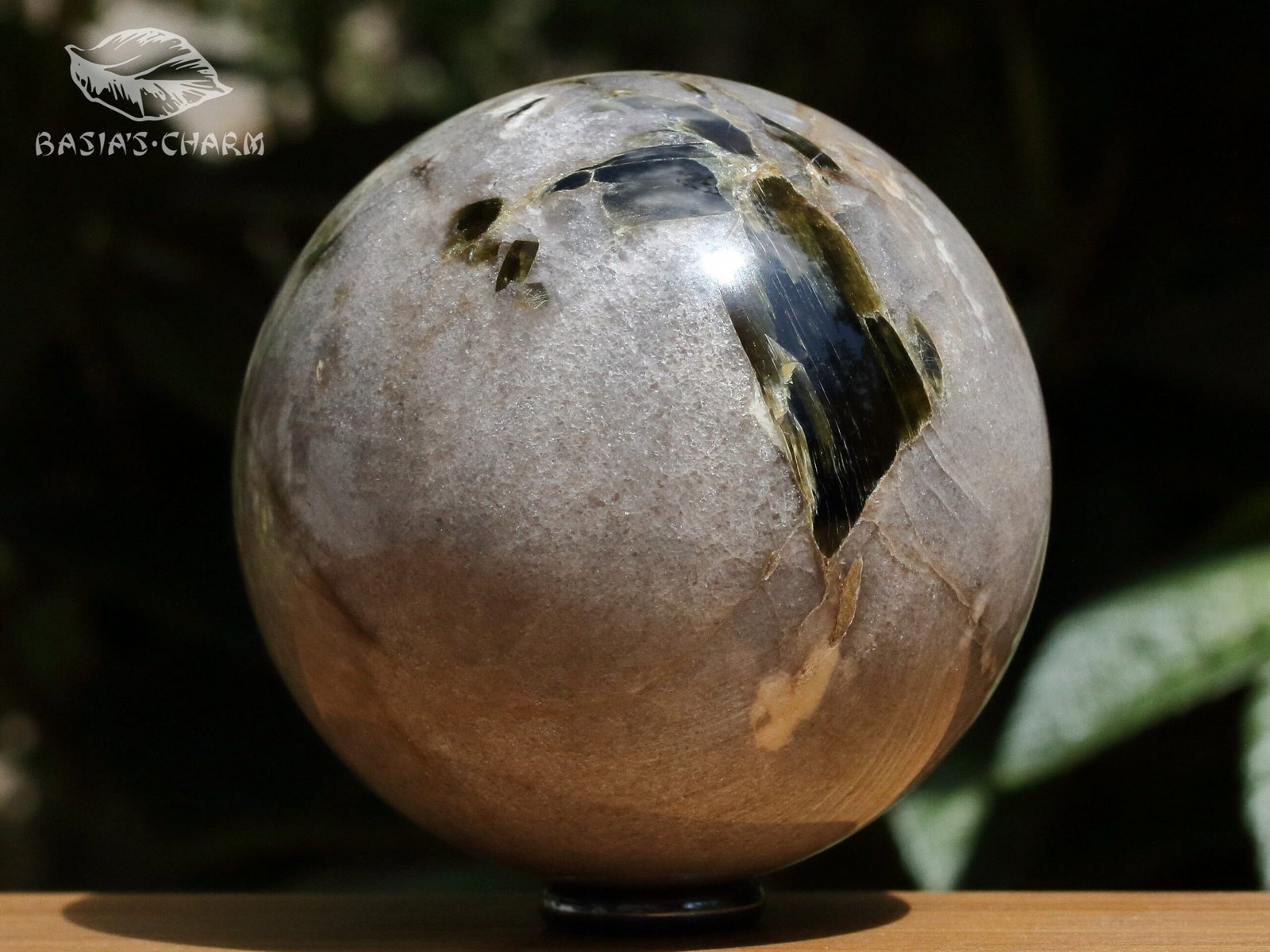 Green transparent muscovite in quartz - Image 3