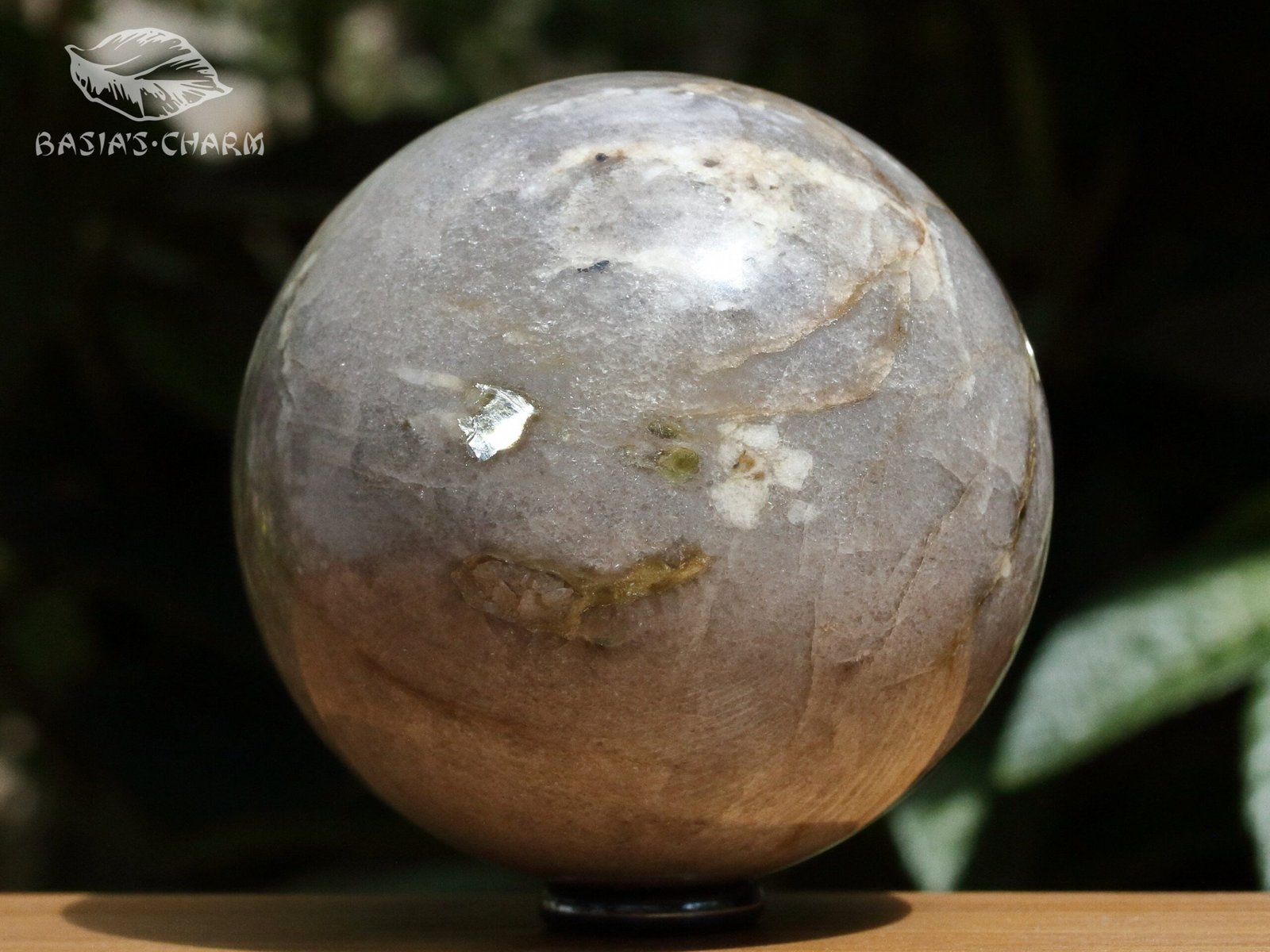 Green transparent muscovite in quartz - Image 5