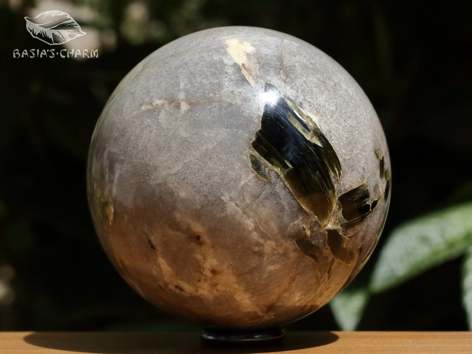 Green transparent muscovite in quartz - Image 6