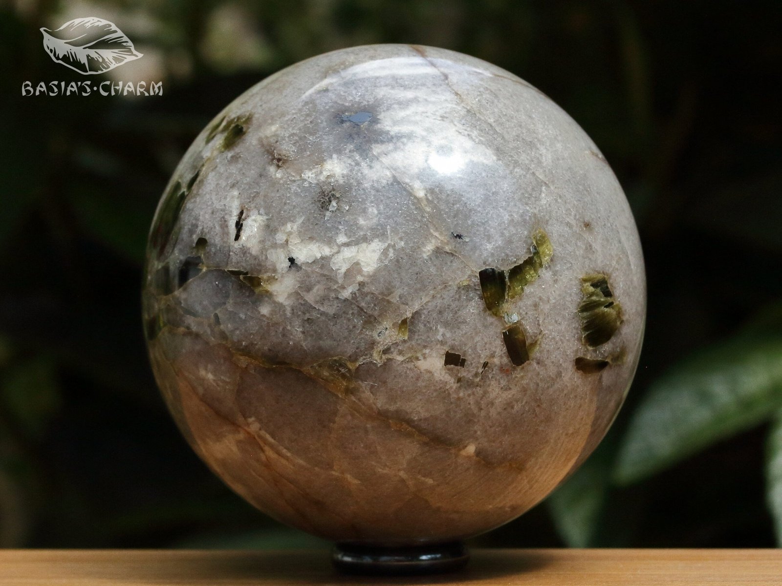 Green transparent muscovite in quartz - Image 7