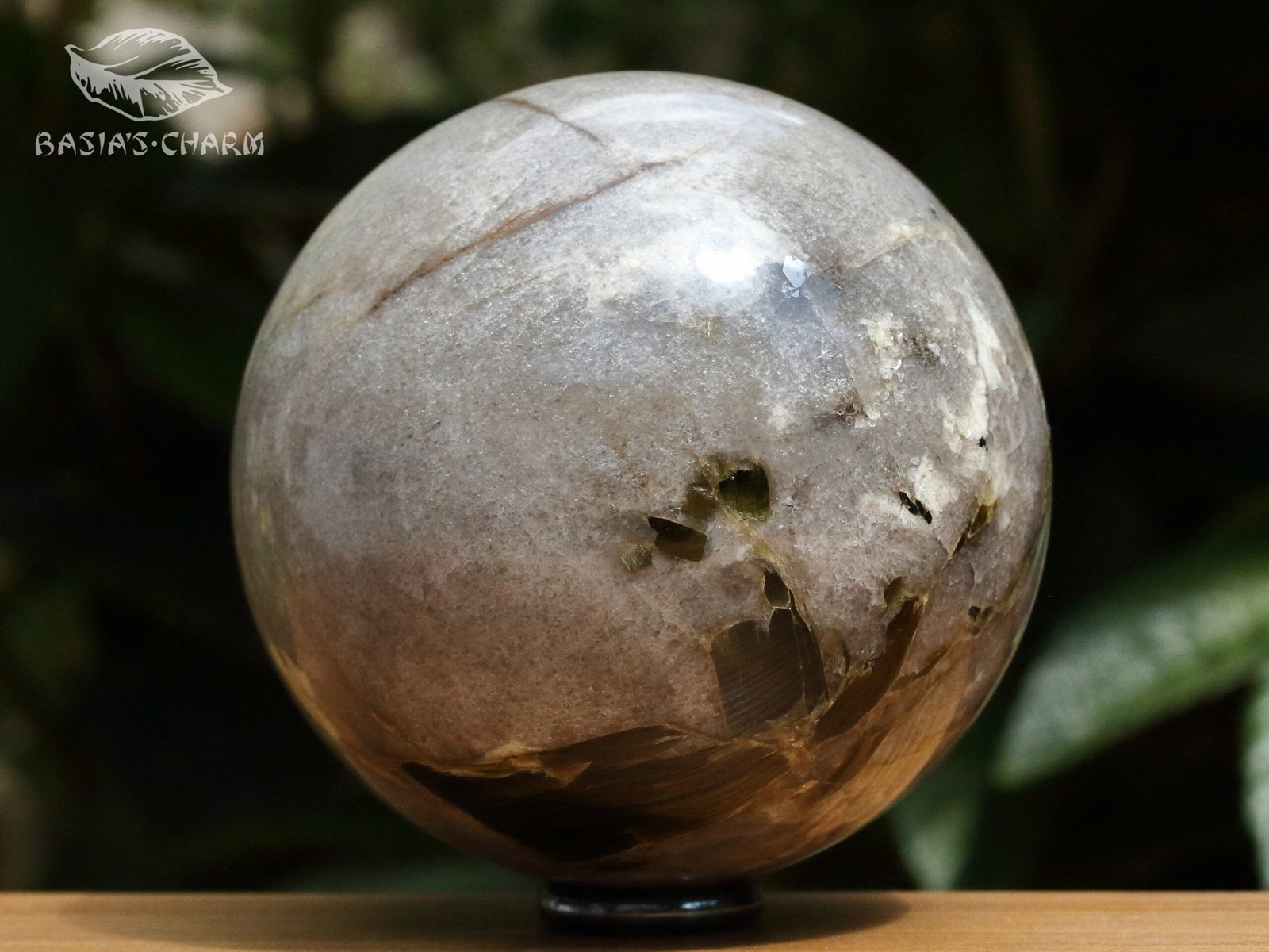 Green transparent muscovite in quartz - Image 8