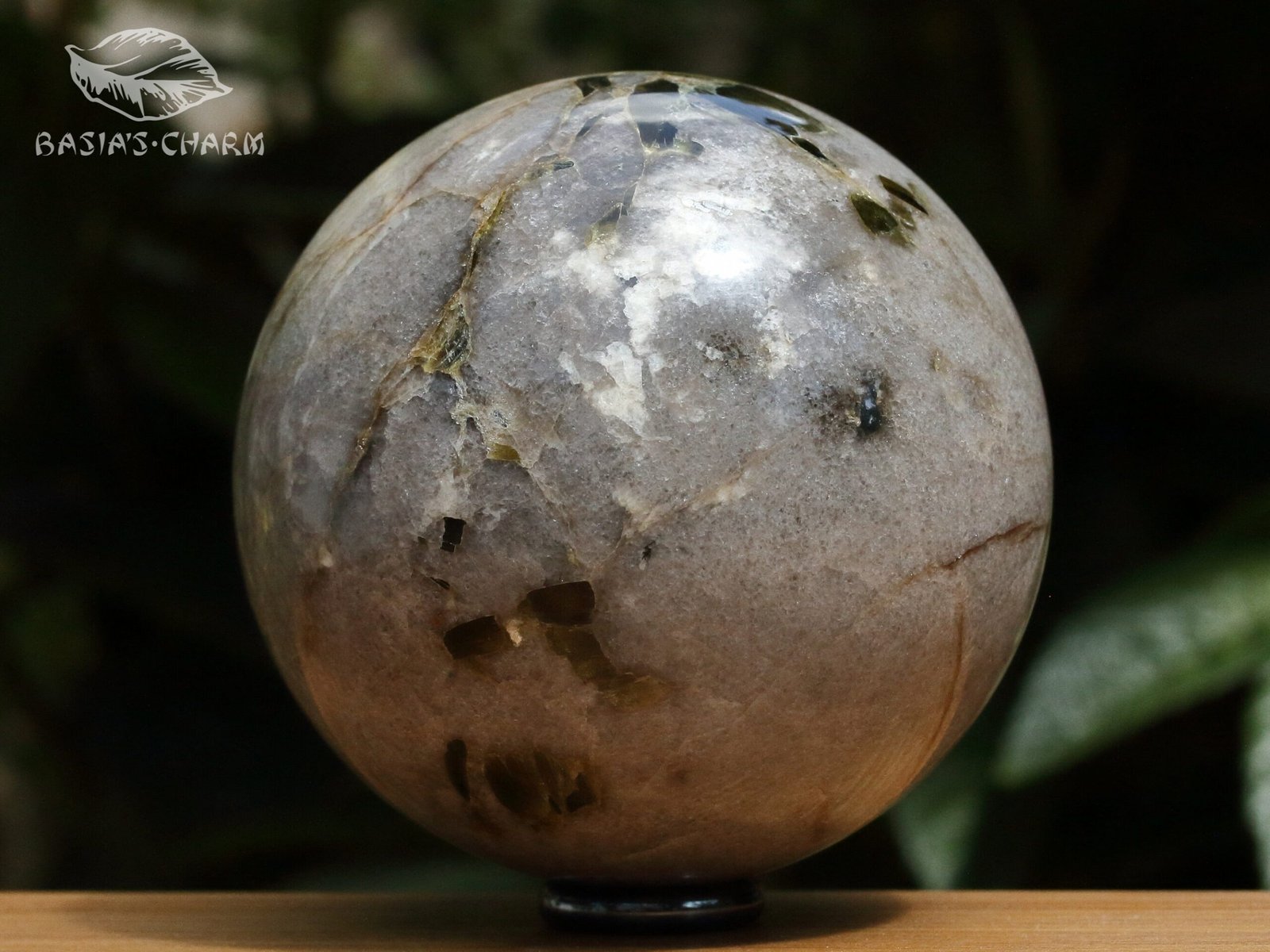 Green transparent muscovite in quartz - Image 9