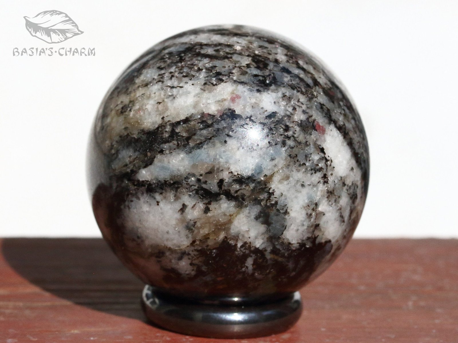 Kyanite and almandine in gneiss - Image 3