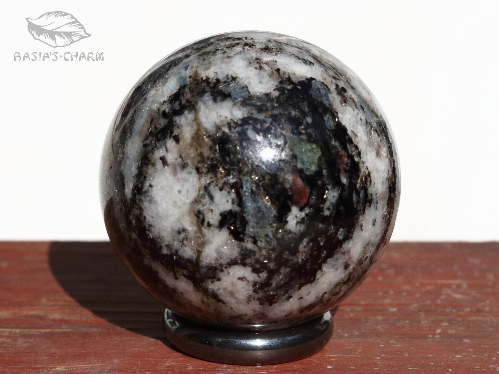 Kyanite and almandine in gneiss - Image 9