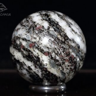 Kyanite and almandine in gneiss